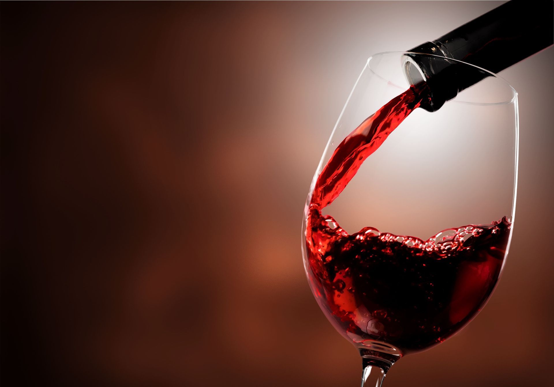 Frisch hergestellter Rotwein