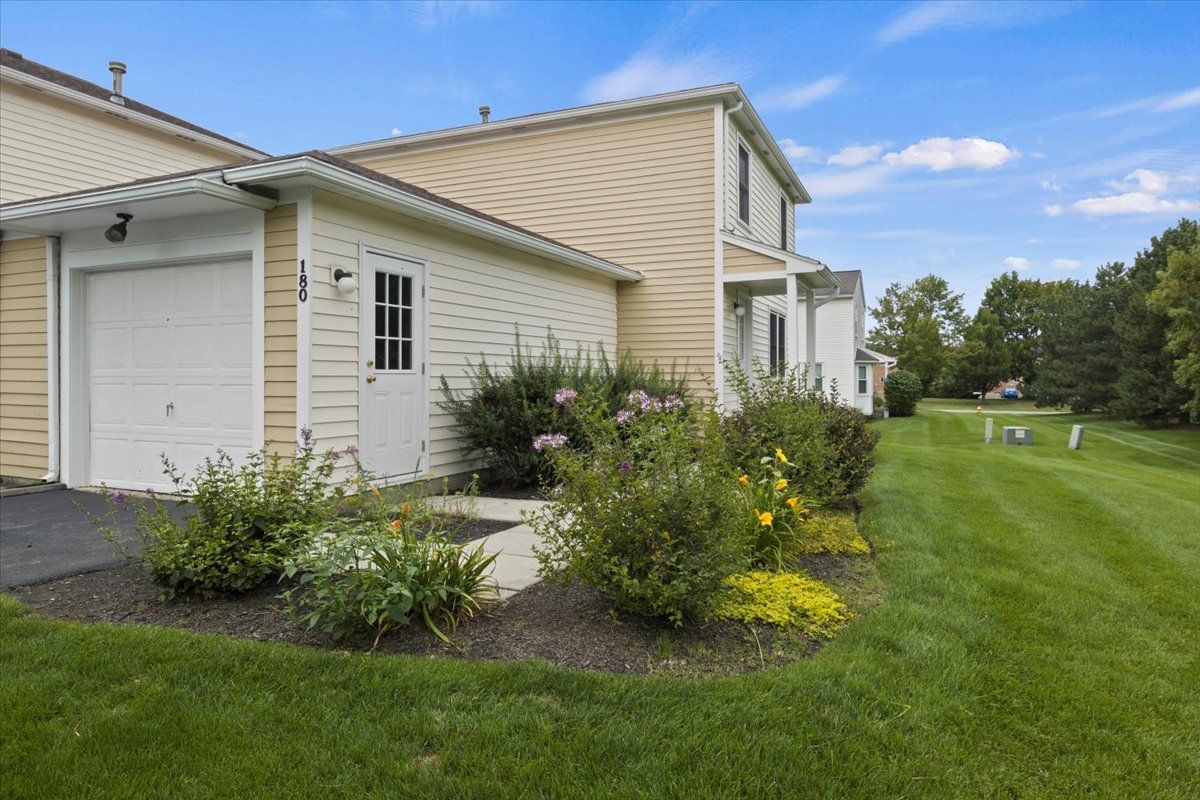 Summit Knolls Apartments & Townhomes Photo Gallery