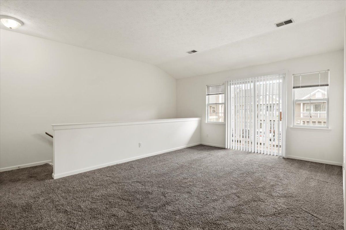 Summit Knolls Apartments & Townhomes Photo Gallery