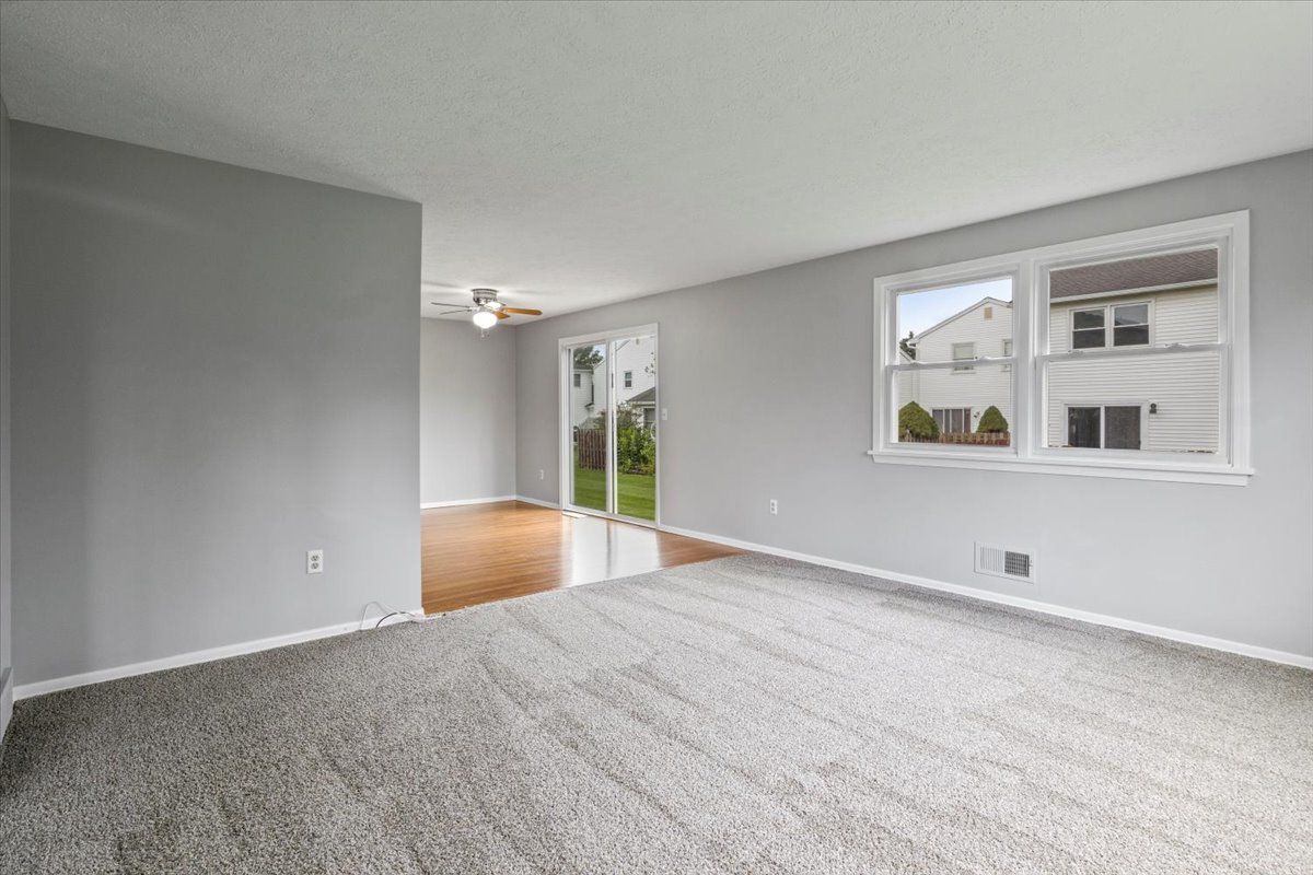 Summit Knolls Apartments & Townhomes Photo Gallery