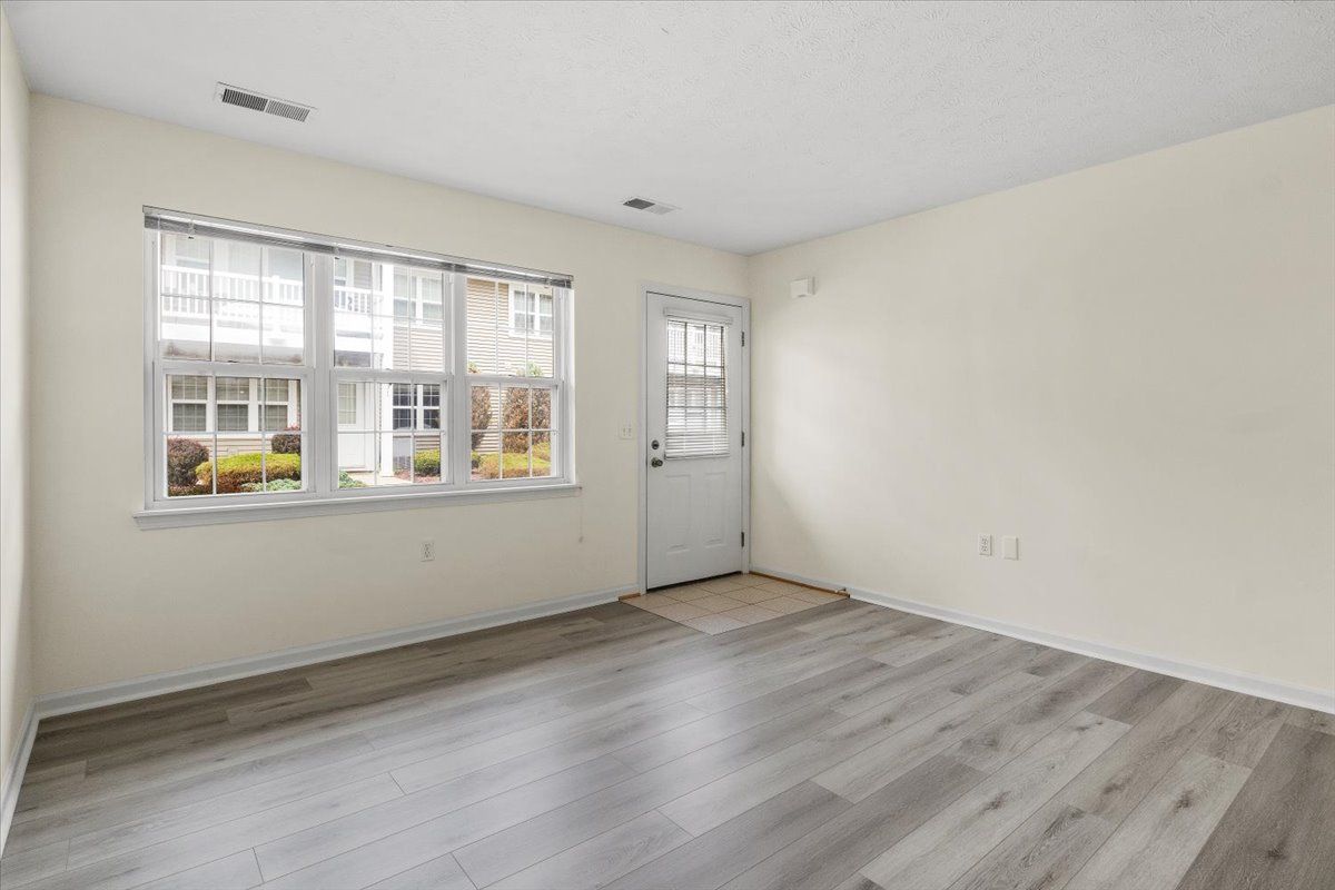 Summit Knolls Apartments & Townhomes Photo Gallery