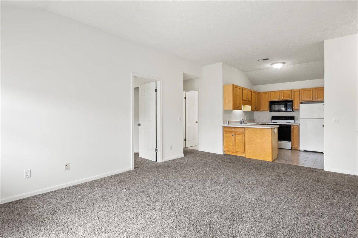 Summit Knolls Apartments & Townhomes Photo Gallery