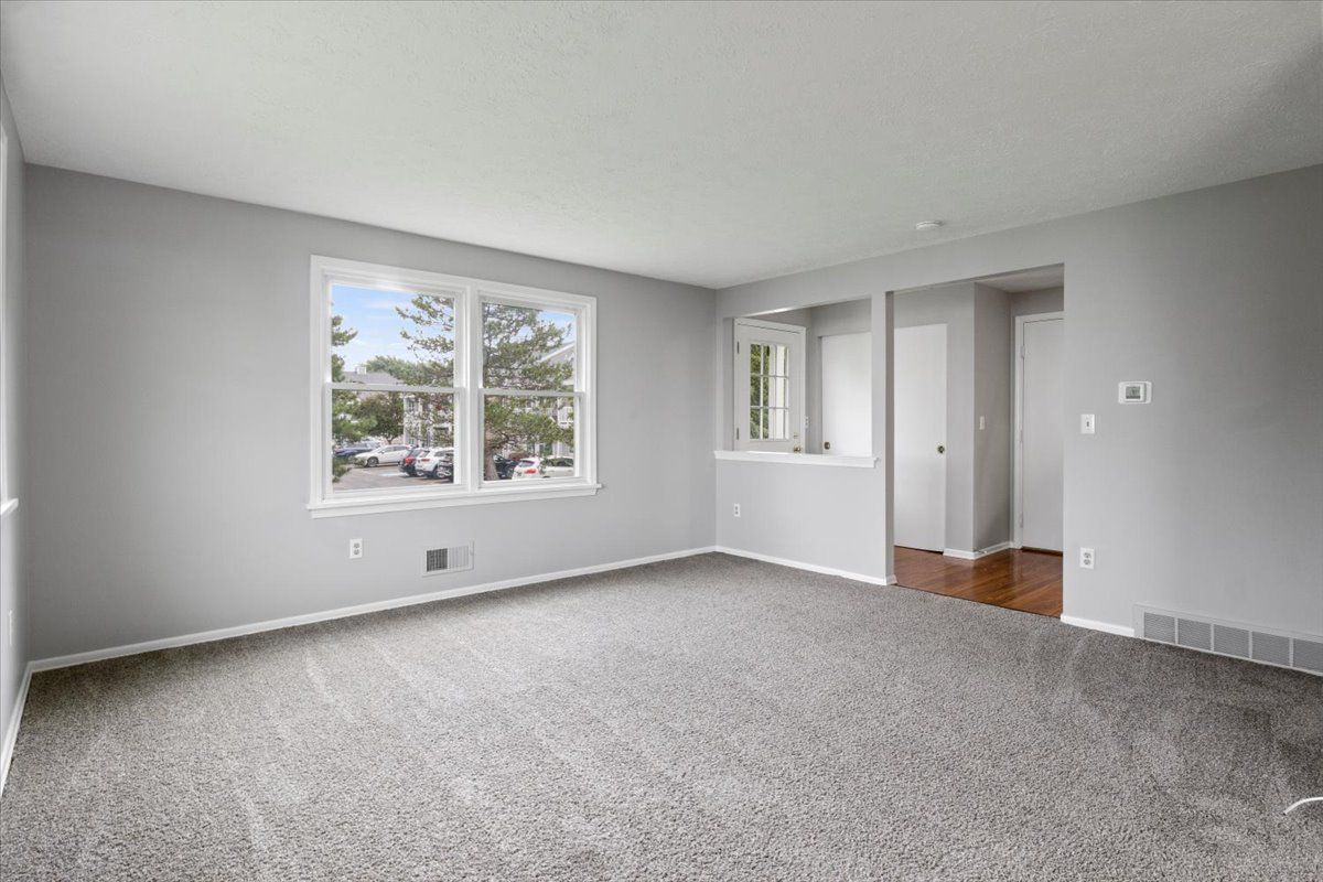 Summit Knolls Apartments & Townhomes Photo Gallery