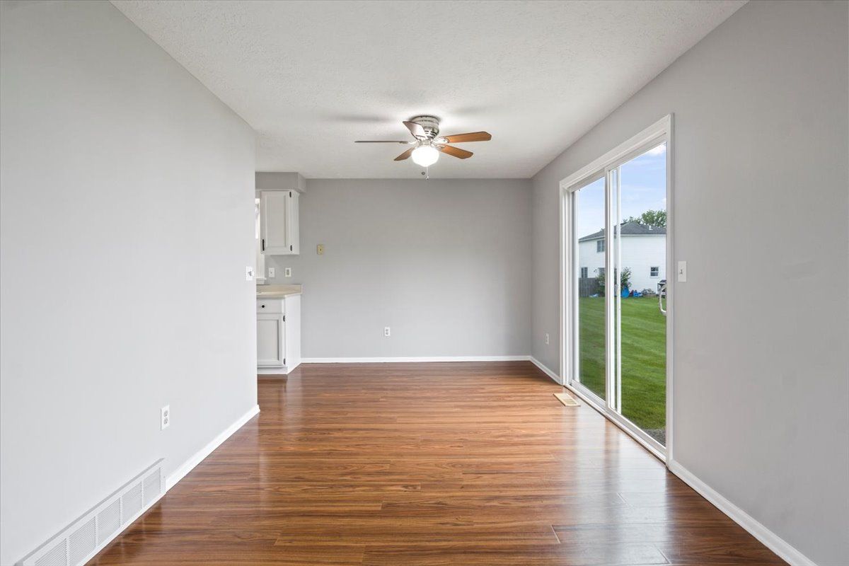 Summit Knolls Apartments & Townhomes Photo Gallery