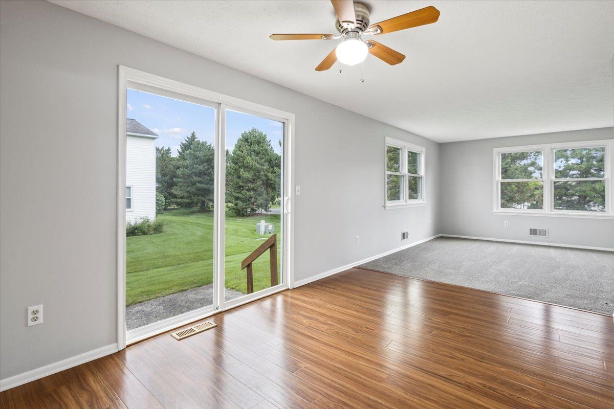 Summit Knolls Apartments & Townhomes Photo Gallery