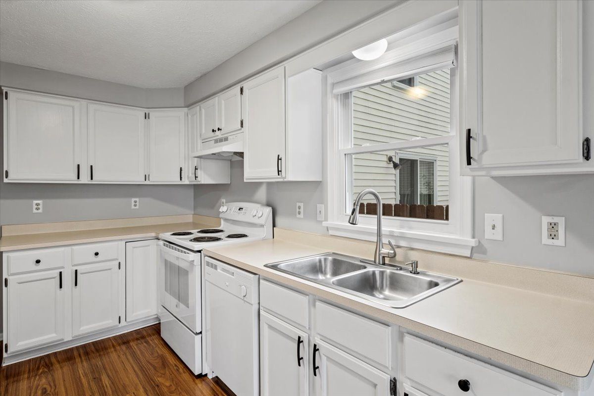 Summit Knolls Apartments & Townhomes Photo Gallery