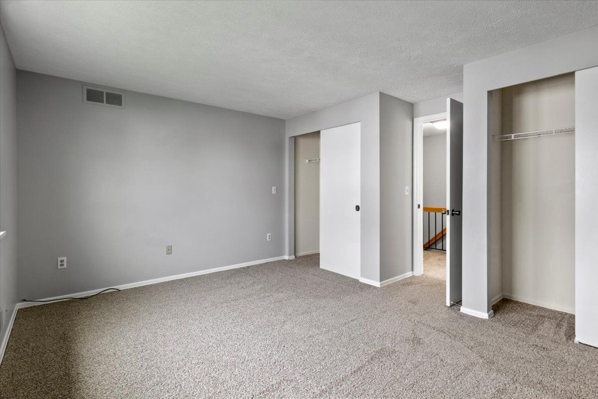 Summit Knolls Apartments & Townhomes Photo Gallery