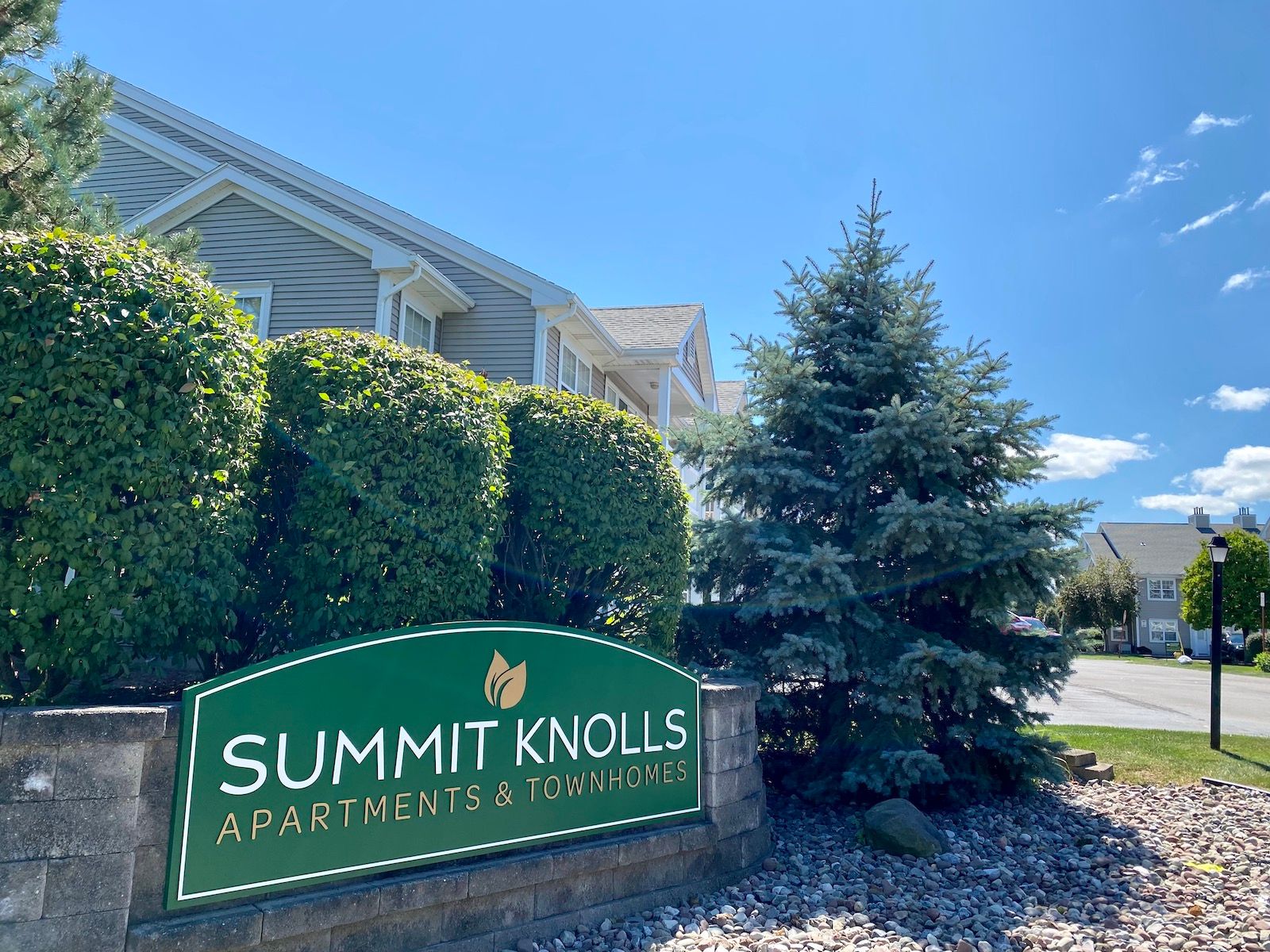 Summit Knolls Apartments & Townhomes Photo Gallery