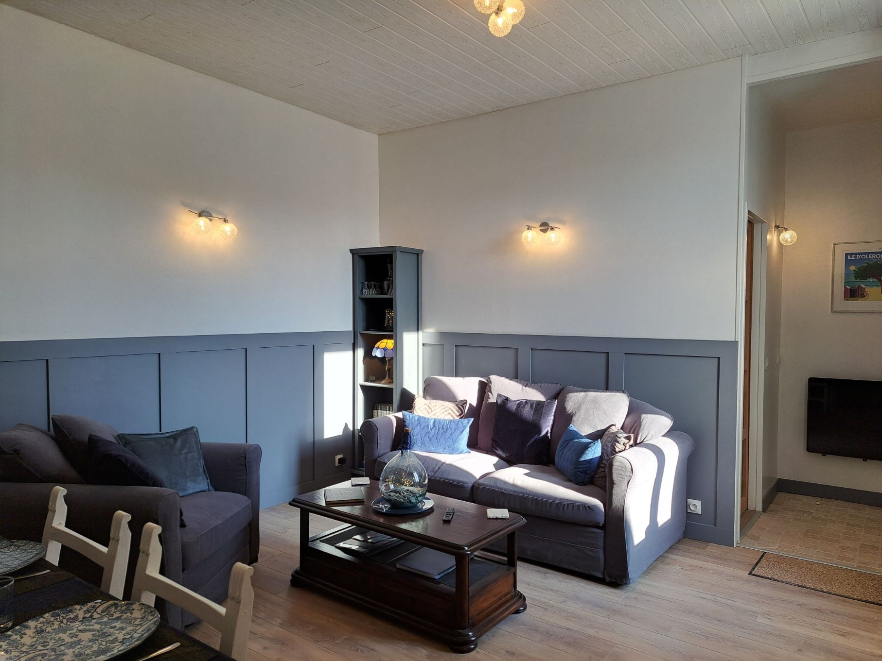 grey wainscotting with white walls in a sitting room