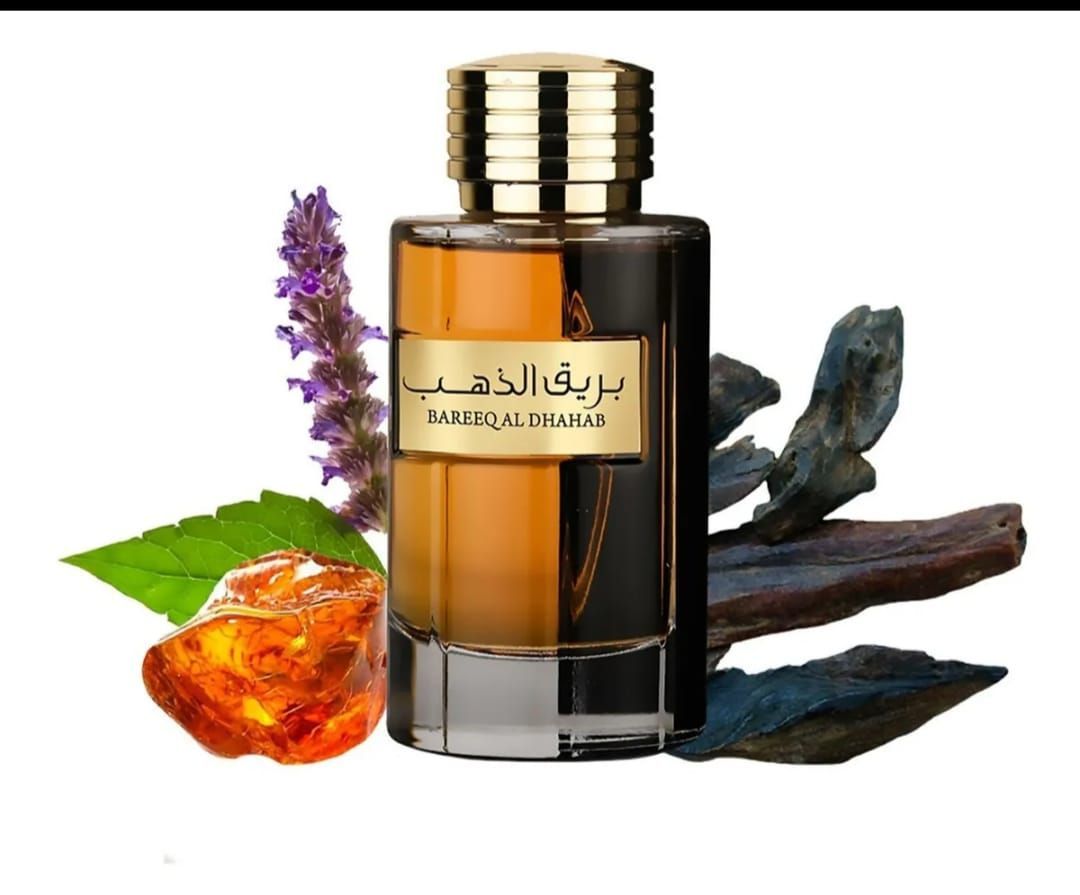 Frasco de perfume Bakhour Al Dahn y caja de embalaje en negro y dorado sobre fondo blanco.