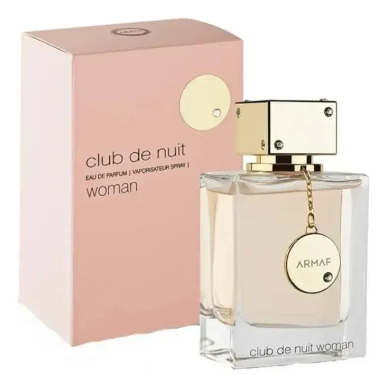 Caja de perfume rosa y frasco transparente con tapón dorado con la etiqueta Club de Nuit Women