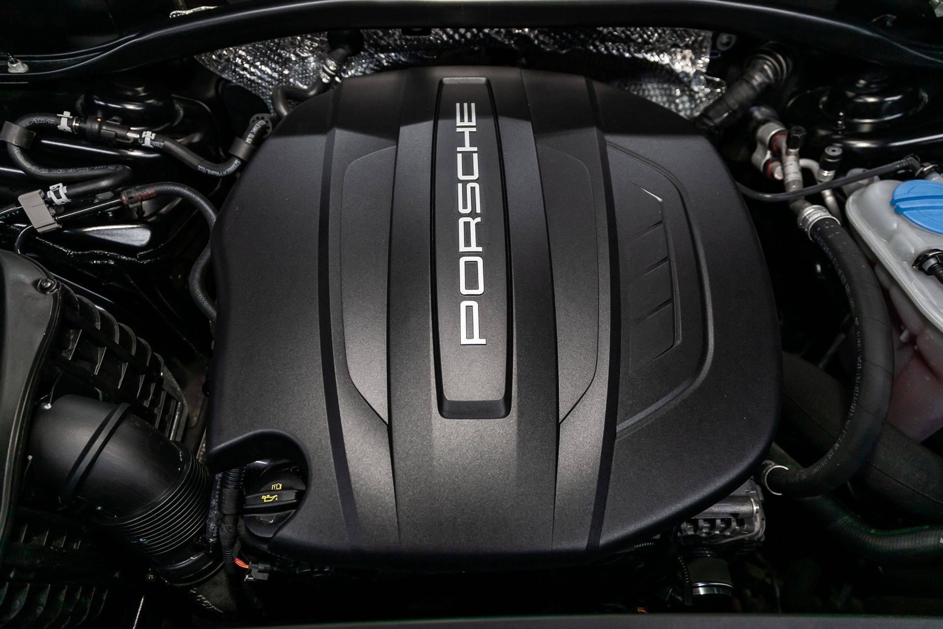 A close up of the engine of a porsche car