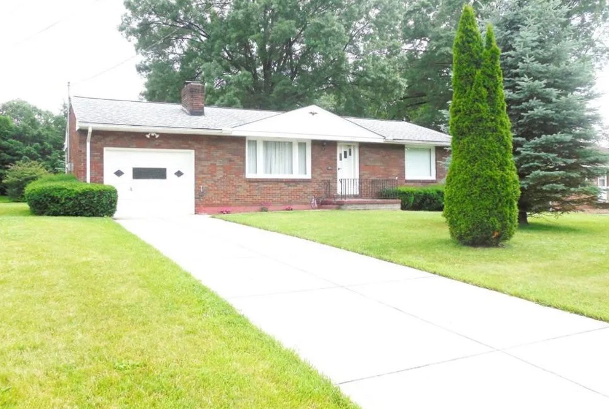 CANFIELD CONDO FOR AUCTION SALE