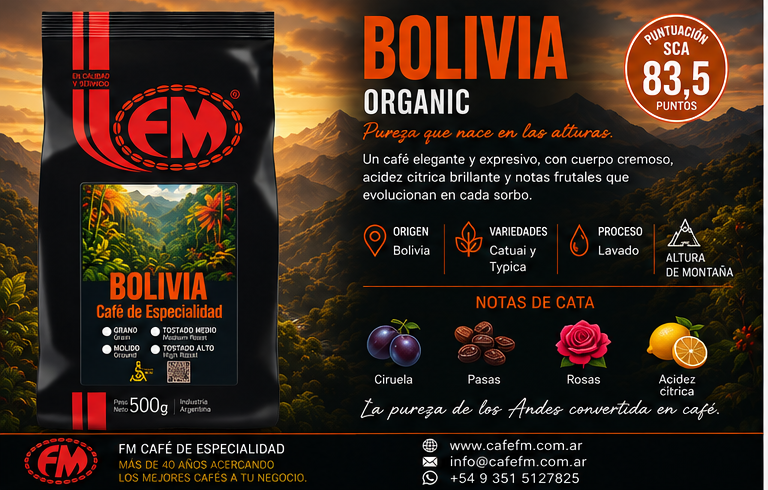 Bolsa de café negra con el logotipo EM rojo y la etiqueta “DOLVA Café de Especialidad” sobre un fondo verde difuminado.