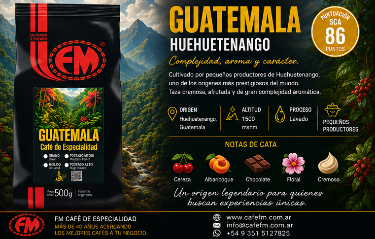 Una bolsa de café negra con la etiqueta Guatemala sobre una mesa de madera, con la marca en rojo
