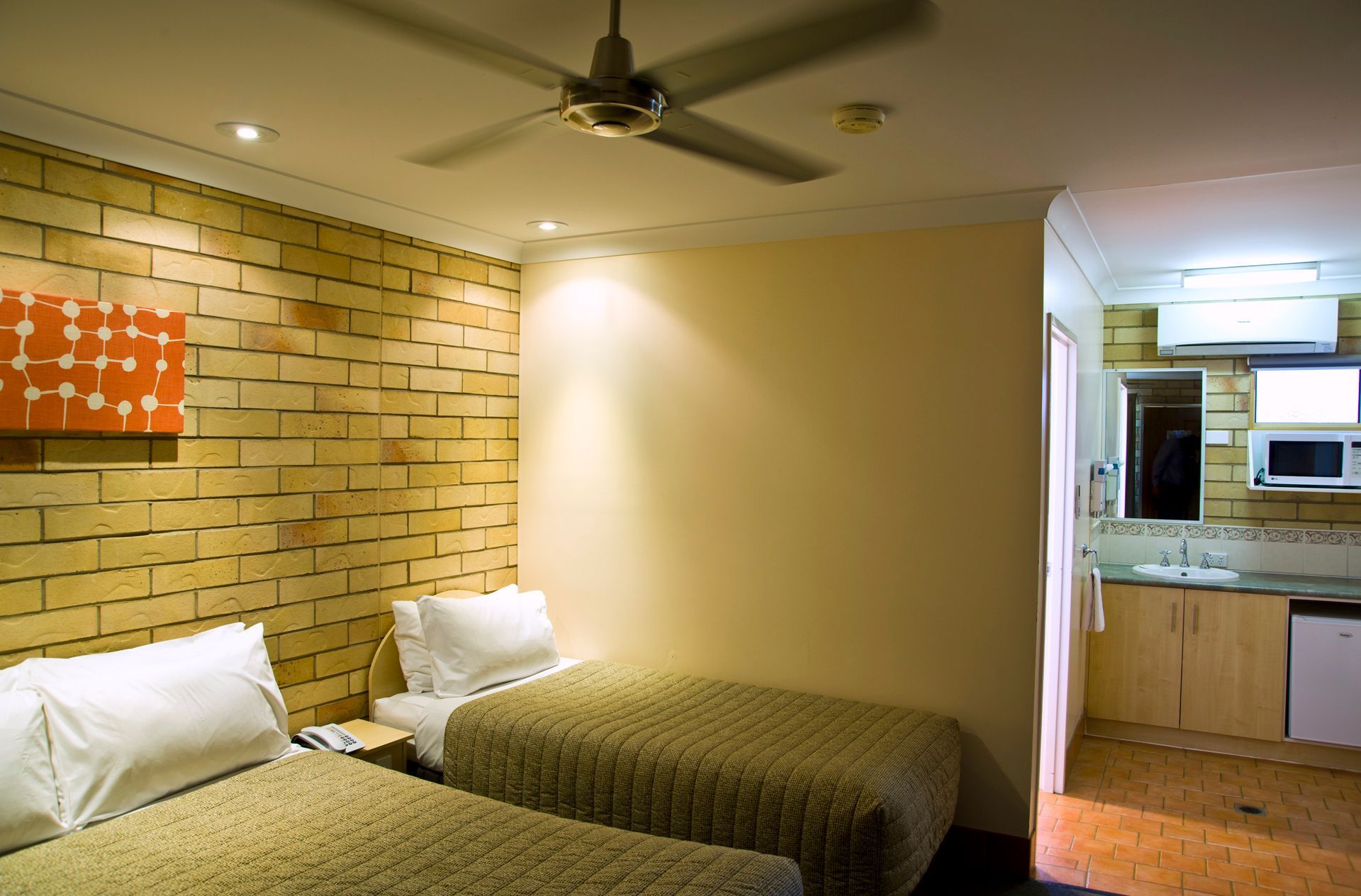Twin Room Starlight Motor Inn Roma back view