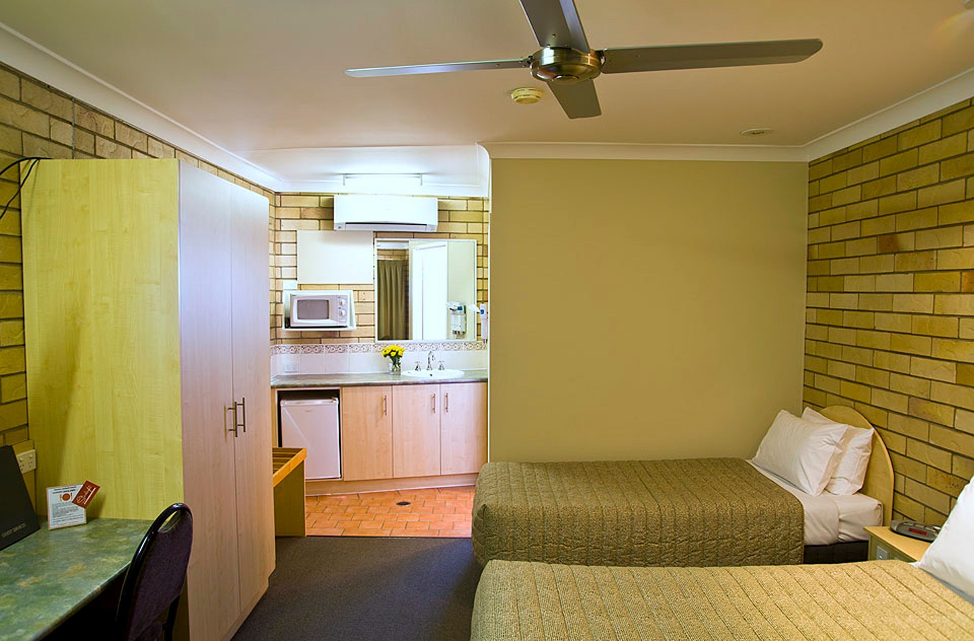 Twin Room Starlight Motor Inn Roma Queensland
