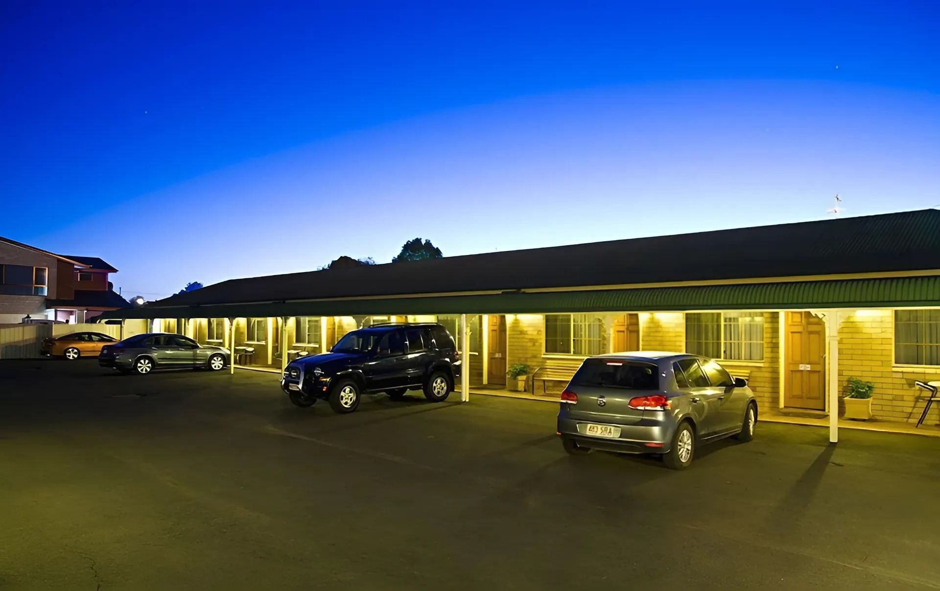 Car Parking for each room at the Starlight Motor Inn Roma