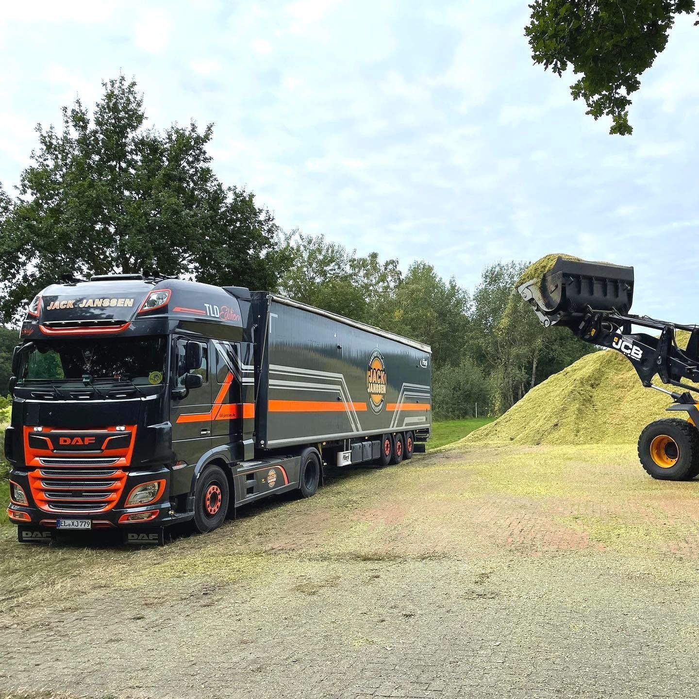 LKW wird beladen, Landwirtschaft