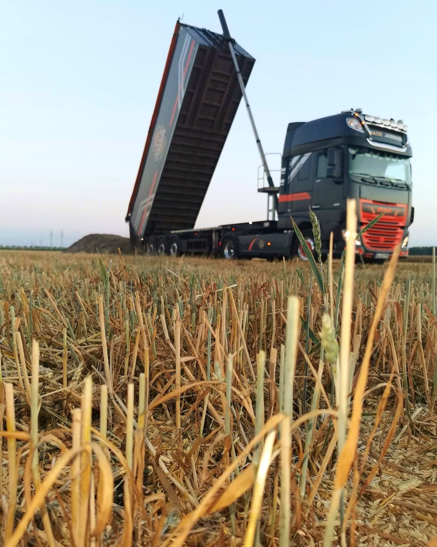 LKW auf dem Land