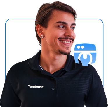 Homem de camisa preta sorrindo, com o logotipo da Tendency na camisa, ícone de uma máquina com uma chave inglesa.