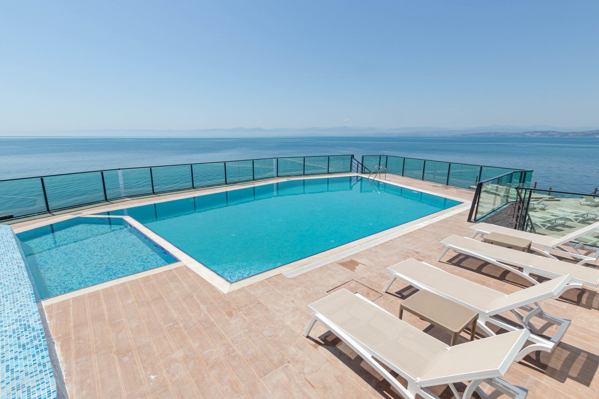 Vira Otel Suites, Sinop, Galeri, Iskele ve Havuz