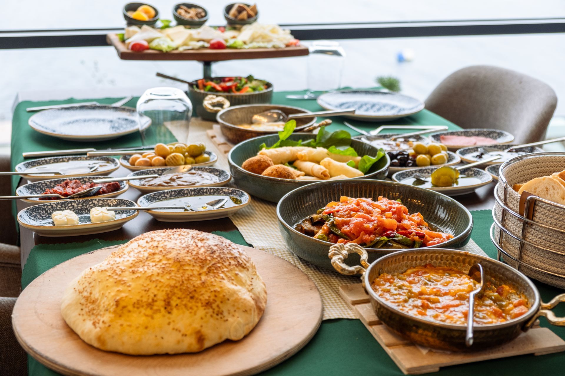 Masada birçok çeşit yemek var.