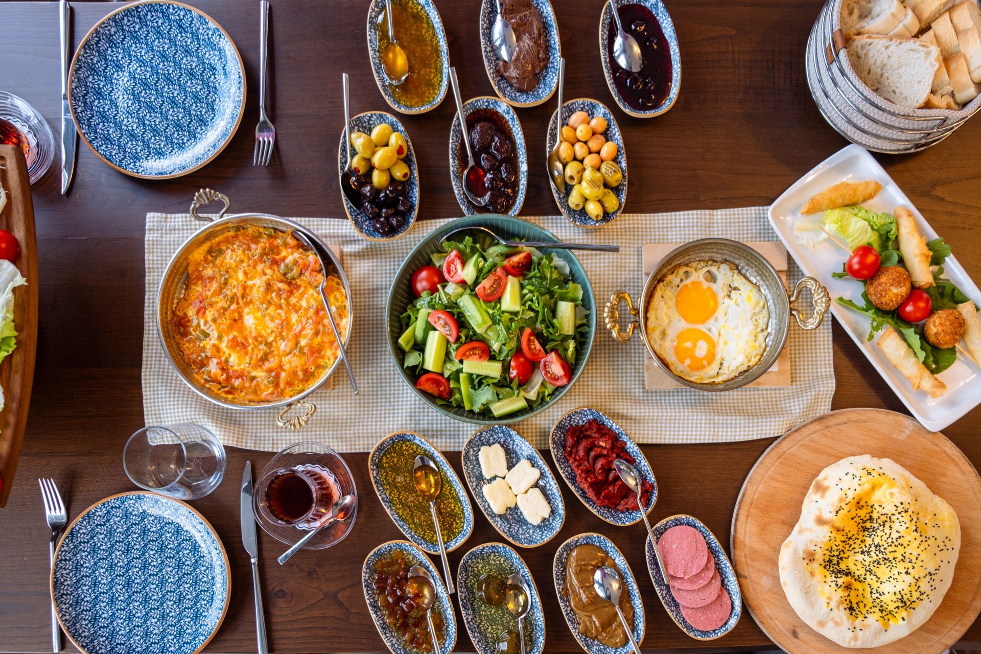 Masada birçok çeşit yemek var.