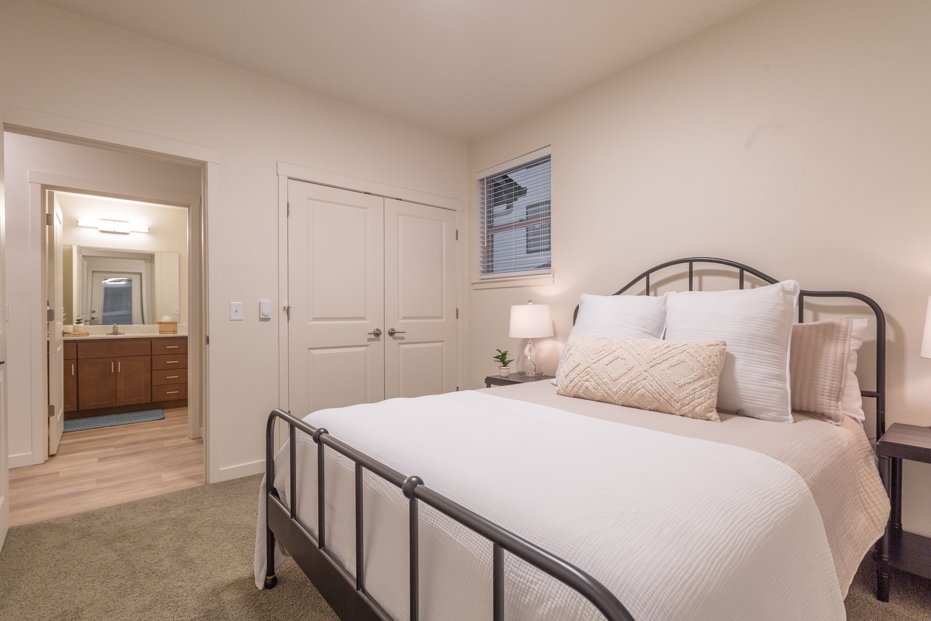 anderson court bedroom