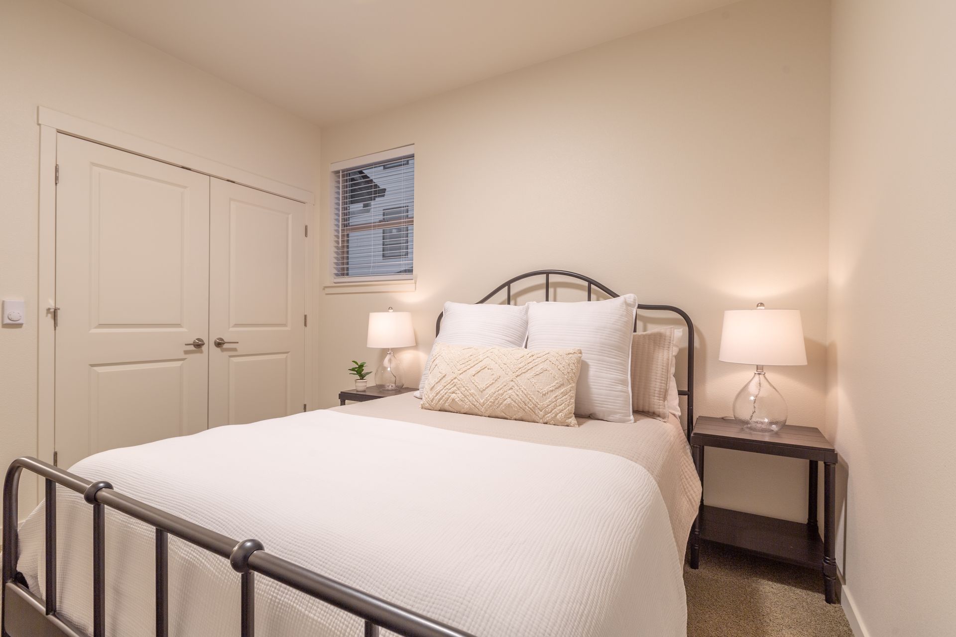 anderson court bedroom