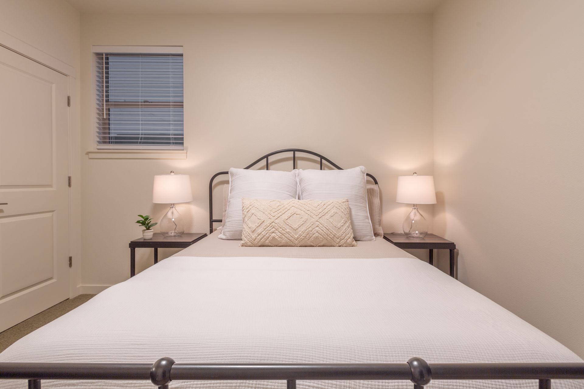 anderson court bedroom