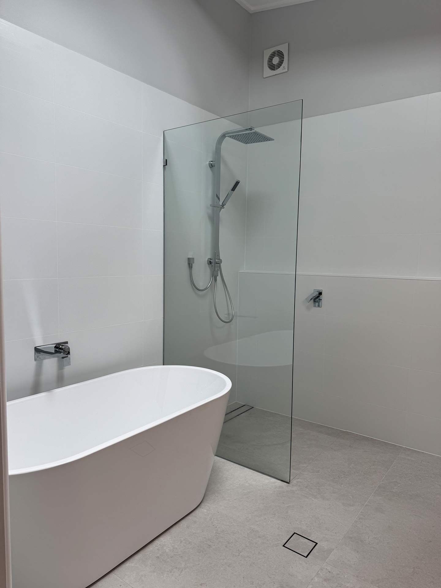 A Bathroom With a Bathtub and a Walk in Shower — Hart Projects Wollongong In Shellharbour, NSW