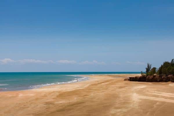There Is a Beach with A Lot of Sand and Trees in The Background — Zen Luxury Retreats in Darwin City, NT