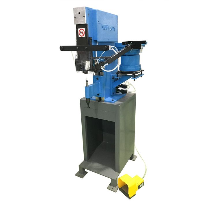 auto feeding eyeletting machine