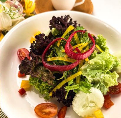 Piquant salad with signature lemongrass vinaigrette