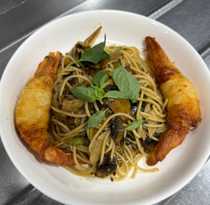 Spaghetti aglio olio with prawn in kataifi sarong