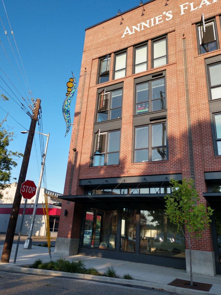 Commercial building with custom fabricated steel structural elements