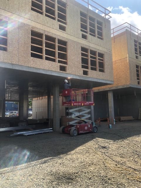 Field welding repair on commercial building structure using lift equipment