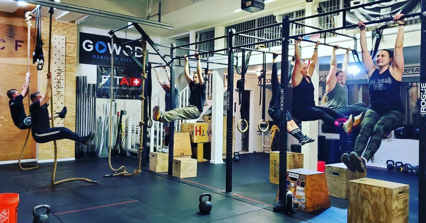 A group of people are doing exercises in a gym.