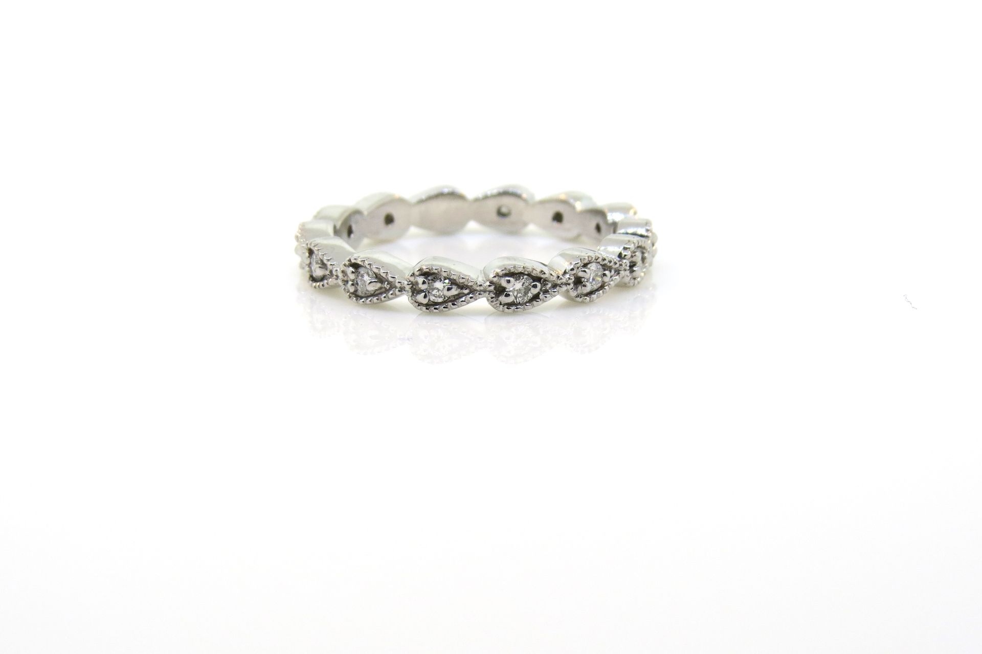 Silver leaf-pattern ring on a white background