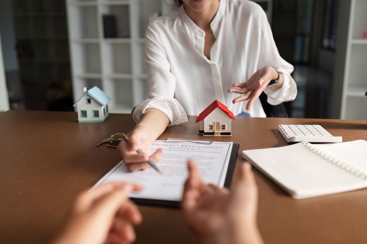 Sell with a Realtor or Cash buyer