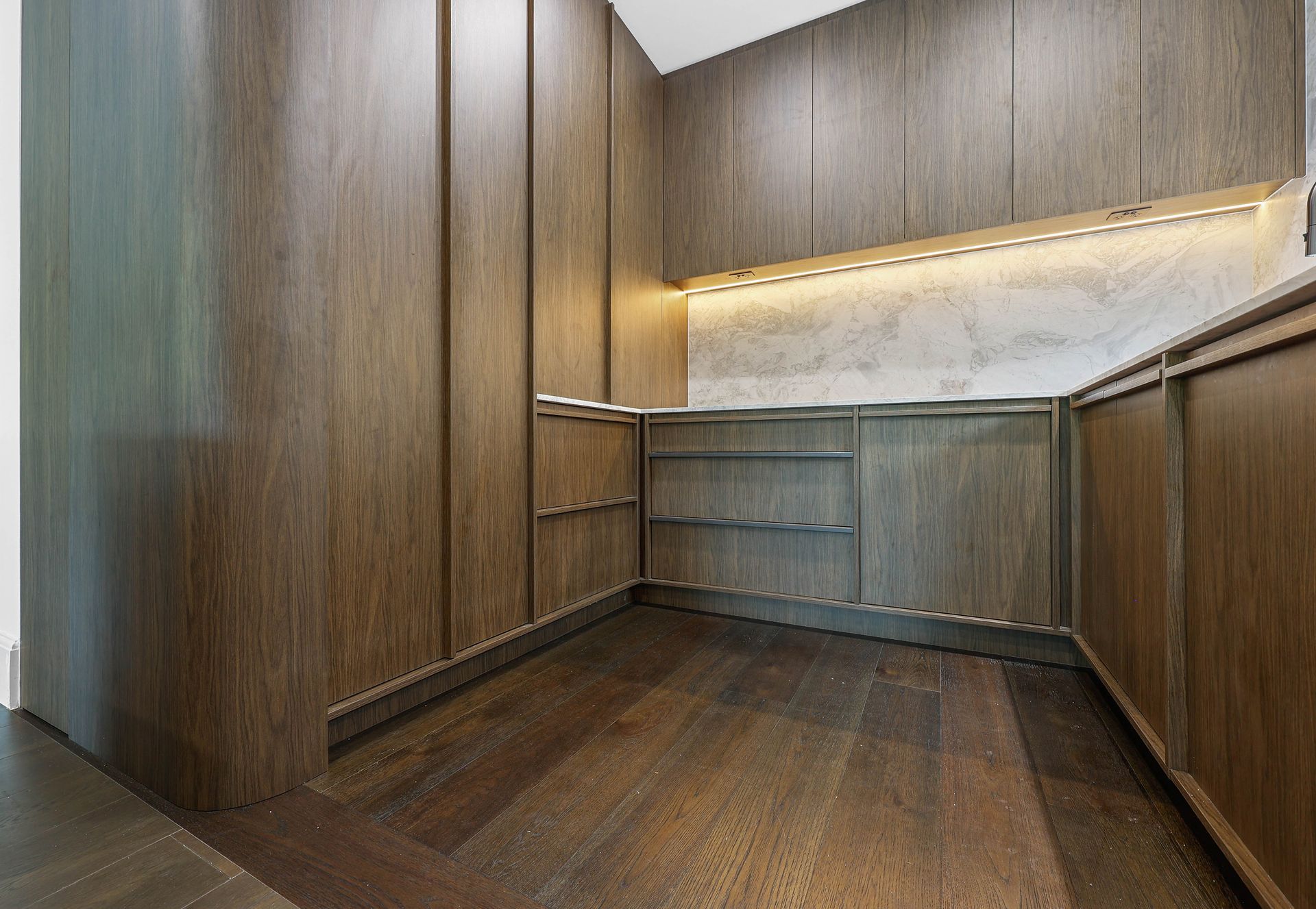 Empty Wood-paneled Modern Interior With Dark Floor — Above & Beyond Interiors in Smeaton Grange, NSW