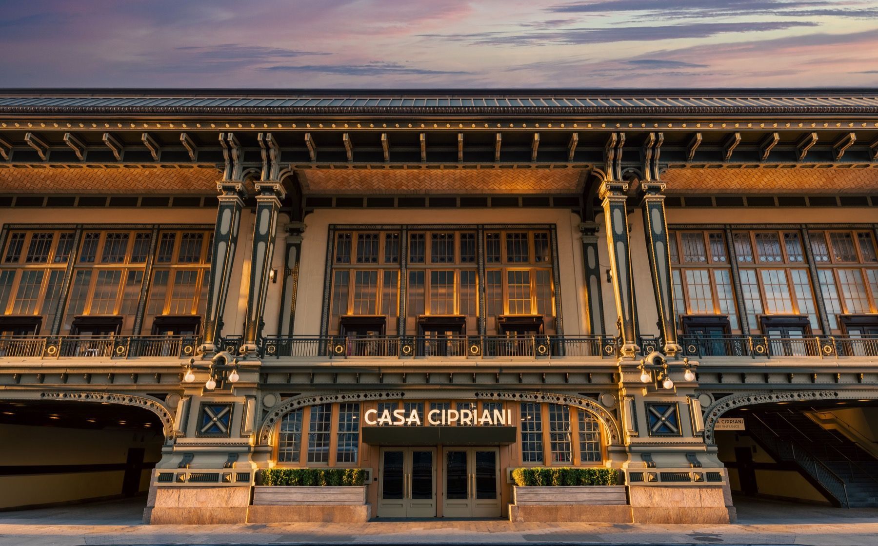 A large building with a sign that says casa cipriani