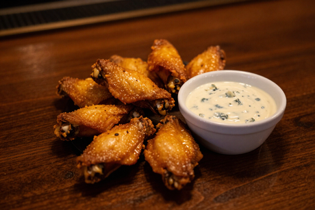 Crispy buffalo wings with blue cheese dipping sauce