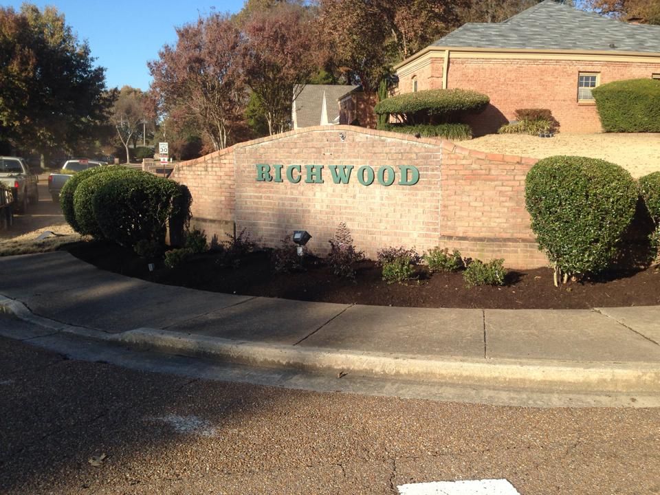 A brick wall with the word richwood on it