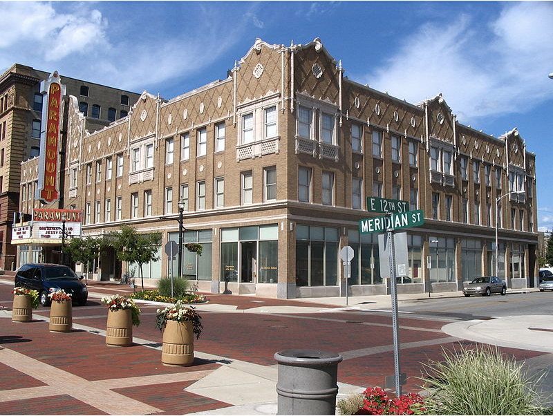 A large building with a street sign that says eastern vista avenue