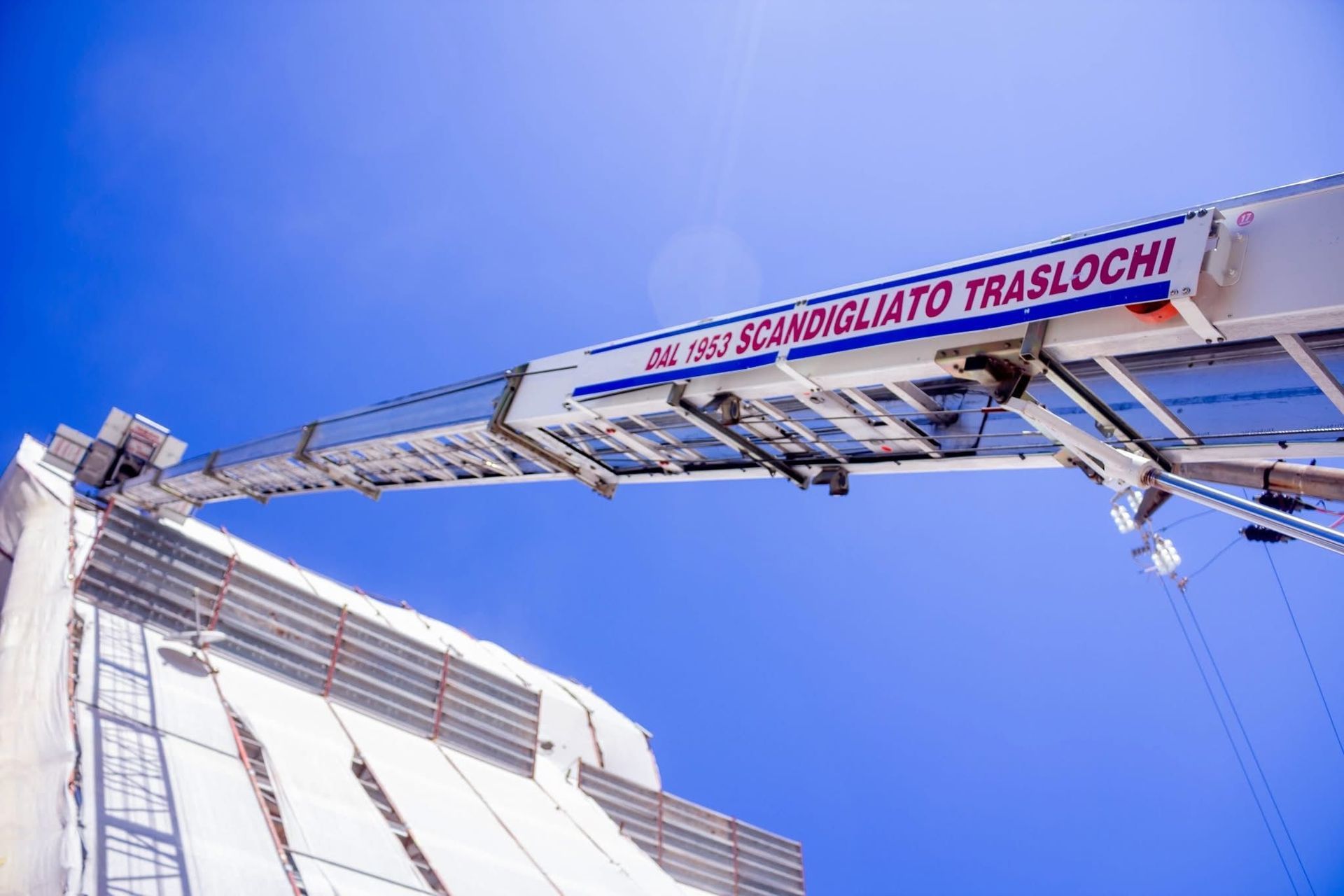 trasloco con noleggio gru