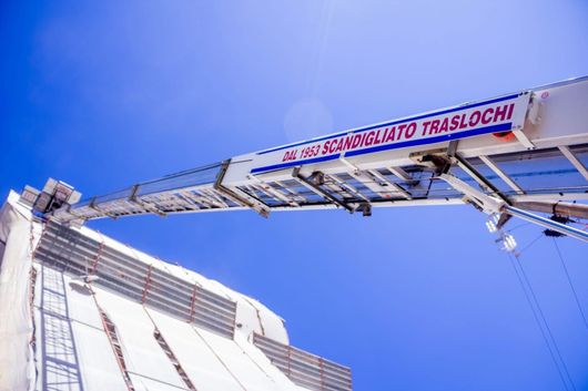 trasloco con noleggio gru