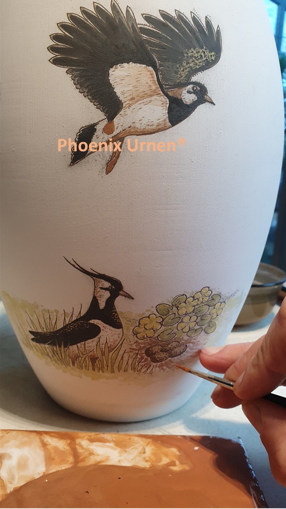 urn kieviten hand beschilderd met aanvullende decoratie