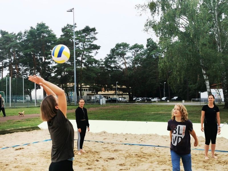 Balance Outdoortraining mit viel Sport und Spaß für die gesamte Familie im Freien.